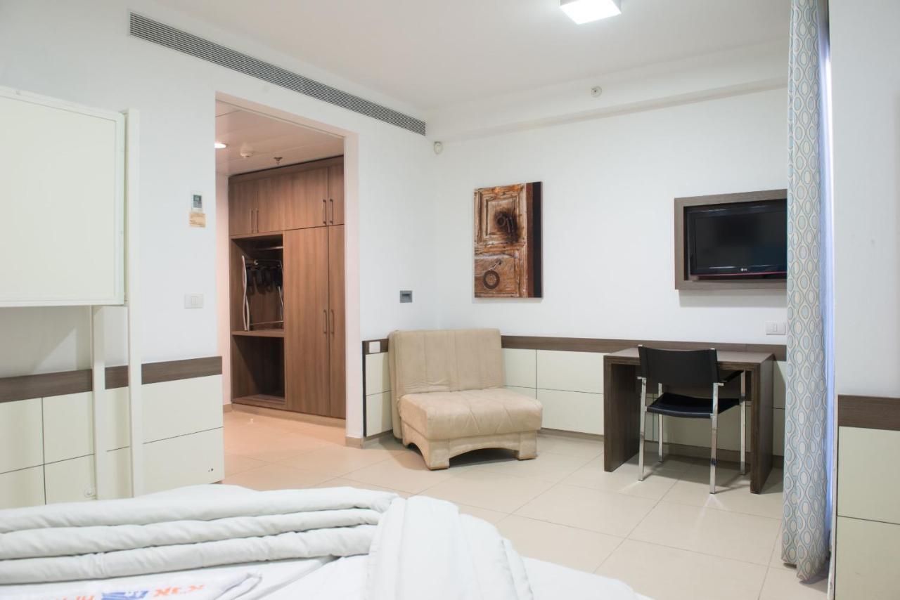 Hi - Akko Knights Hostel Экстерьер фото